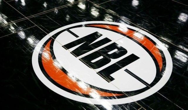 边后卫一侧 边后卫一侧