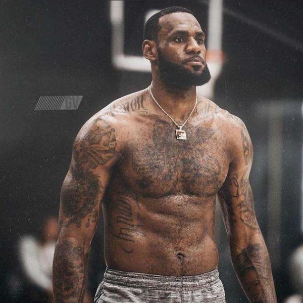 不受人们欢 不受人们欢